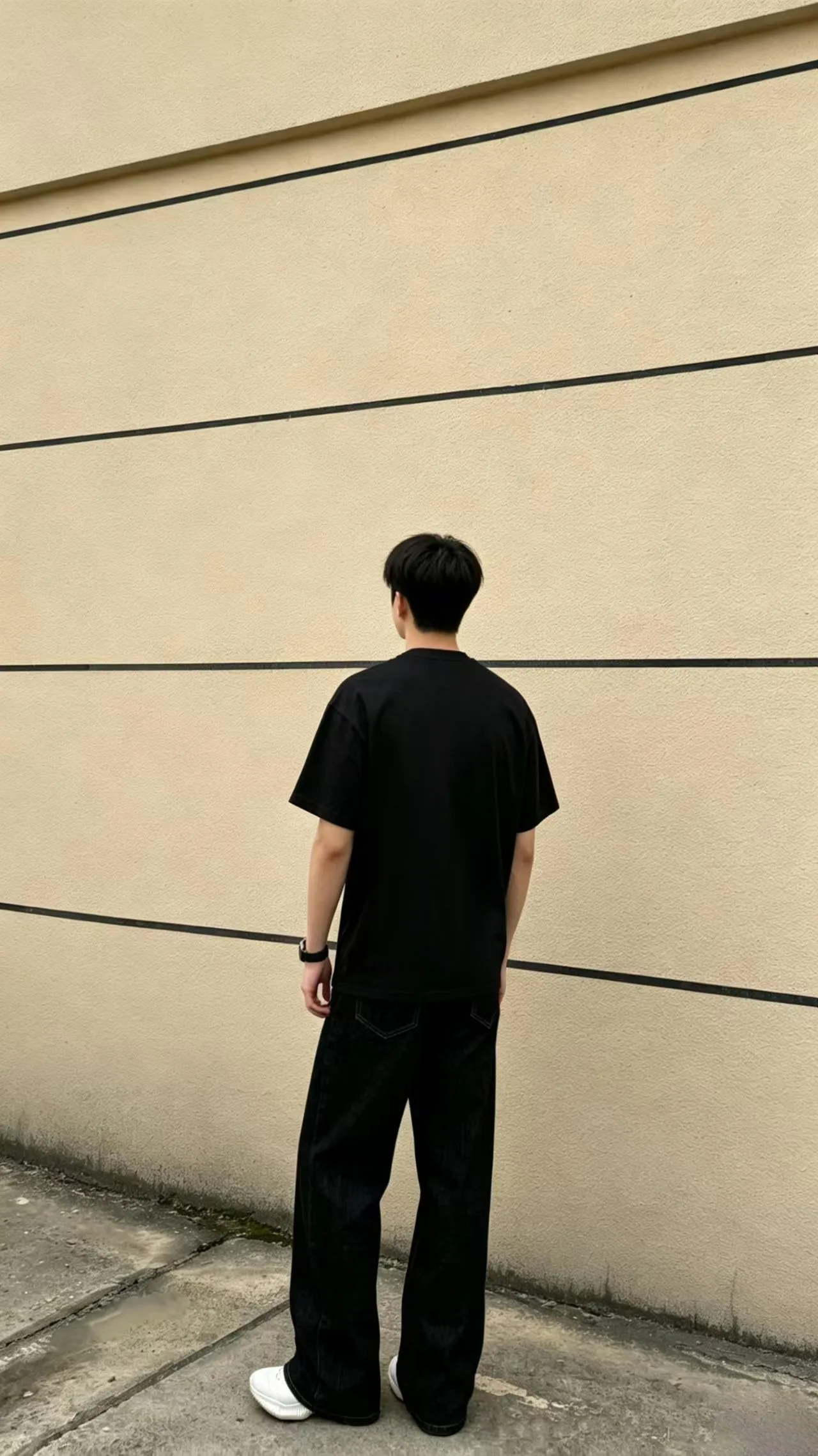√